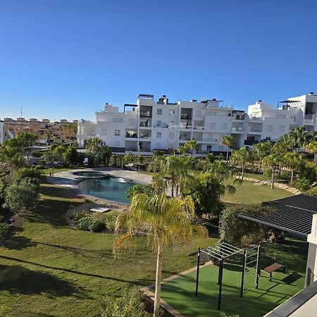 Nice 2 Bedroom Bali Apartment With Sea Views Torrevieja Exterior photo