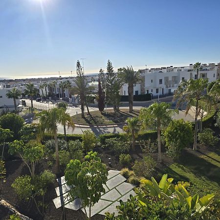 Nice 2 Bedroom Bali Apartment With Sea Views Torrevieja Exterior photo