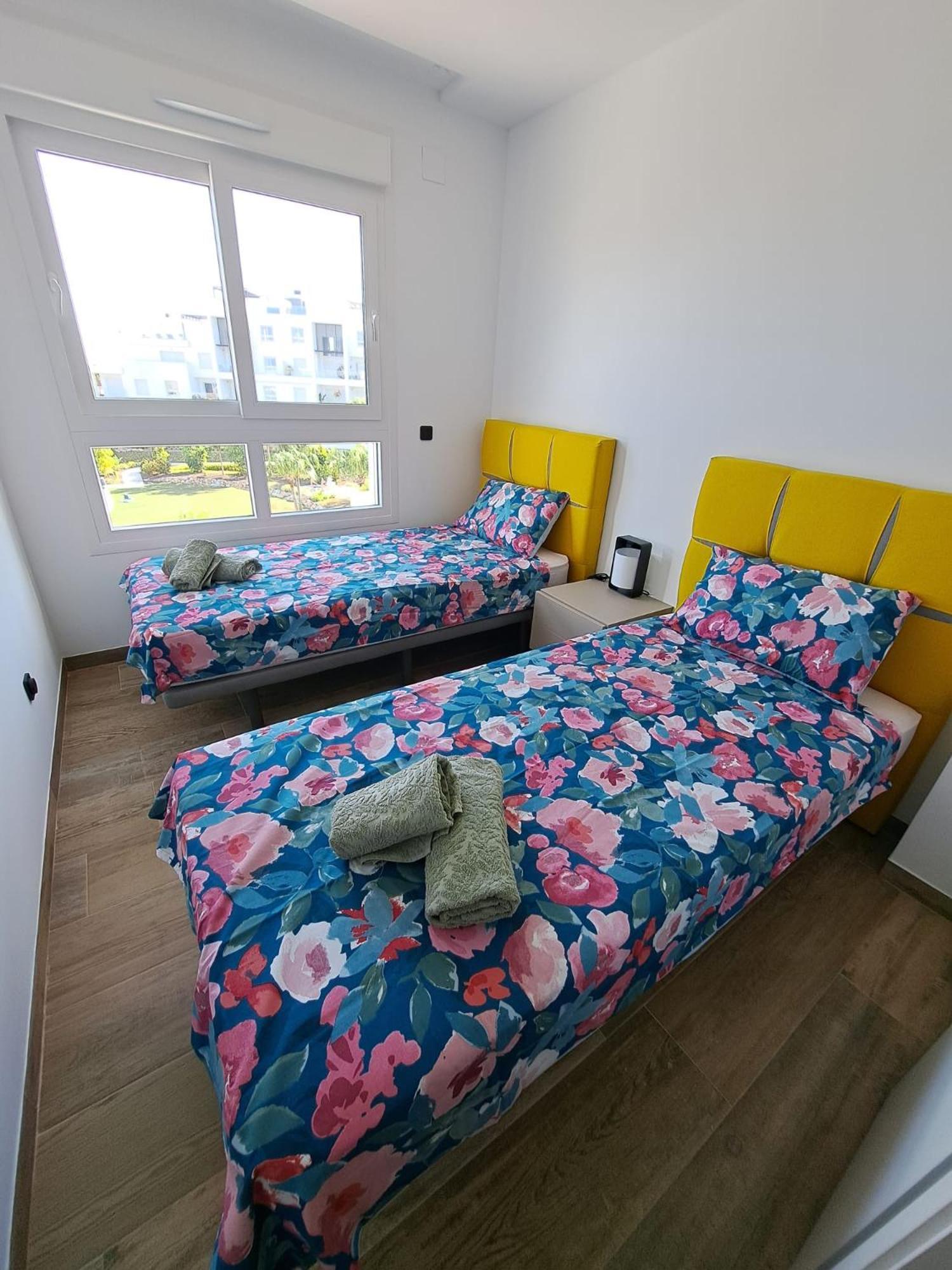 Nice 2 Bedroom Bali Apartment With Sea Views Torrevieja Exterior photo