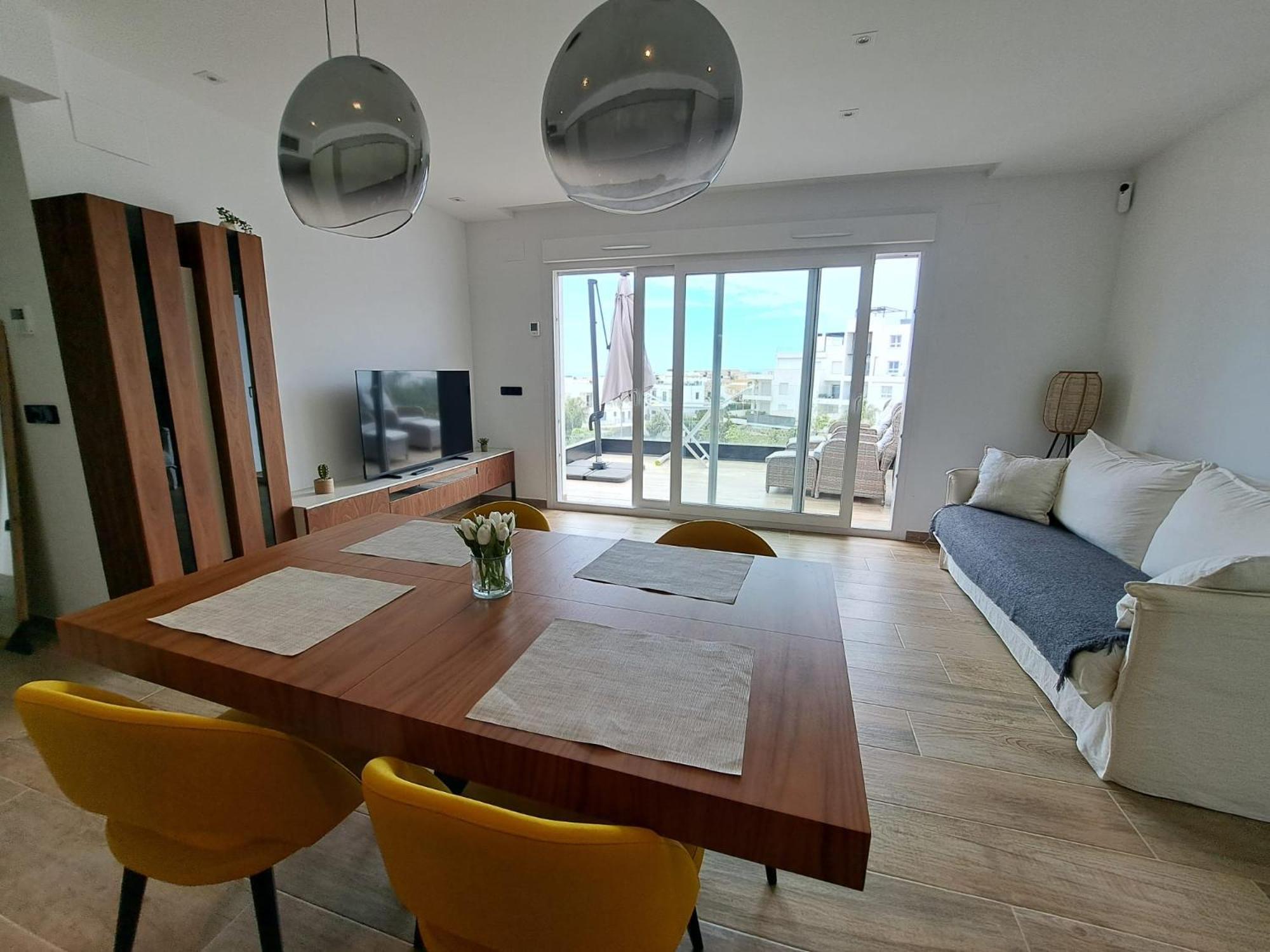 Nice 2 Bedroom Bali Apartment With Sea Views Torrevieja Exterior photo