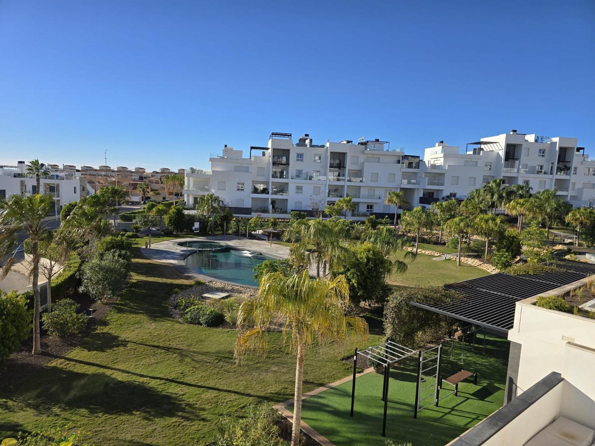 Nice 2 Bedroom Bali Apartment With Sea Views Torrevieja Exterior photo