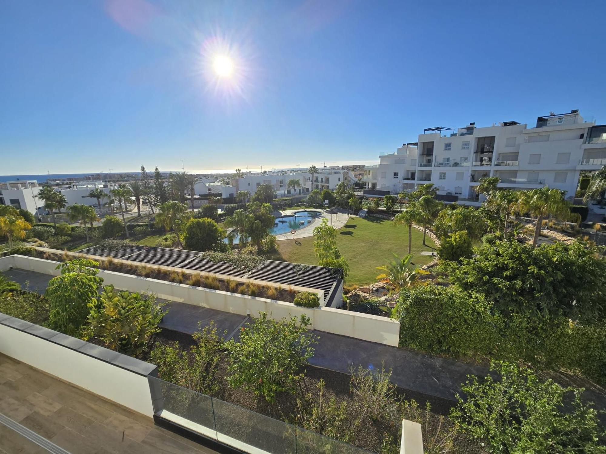 Nice 2 Bedroom Bali Apartment With Sea Views Torrevieja Exterior photo