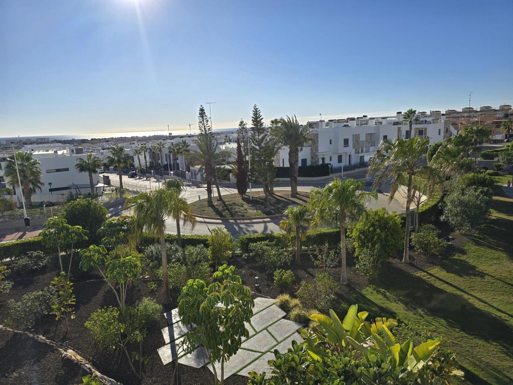 Nice 2 Bedroom Bali Apartment With Sea Views Torrevieja Exterior photo
