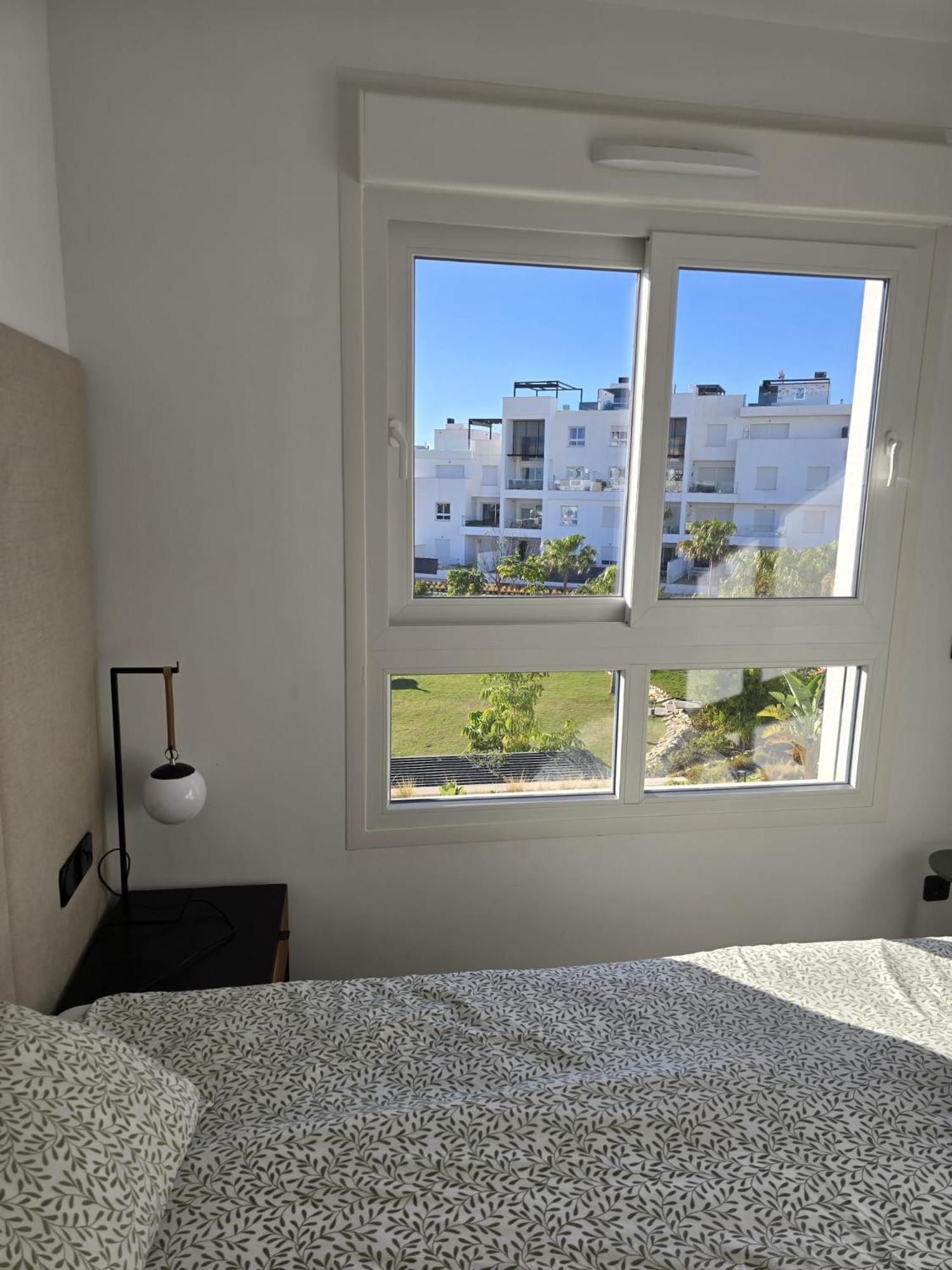 Nice 2 Bedroom Bali Apartment With Sea Views Torrevieja Exterior photo